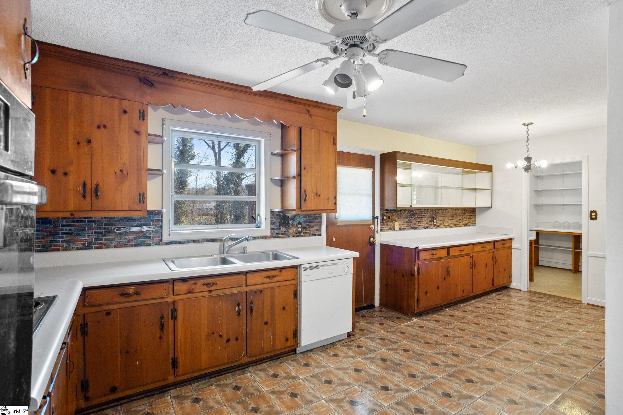 214 Hunts Bridge Road Greenville, SC 29617 - Photo 10 of 47 Gallery Image 10