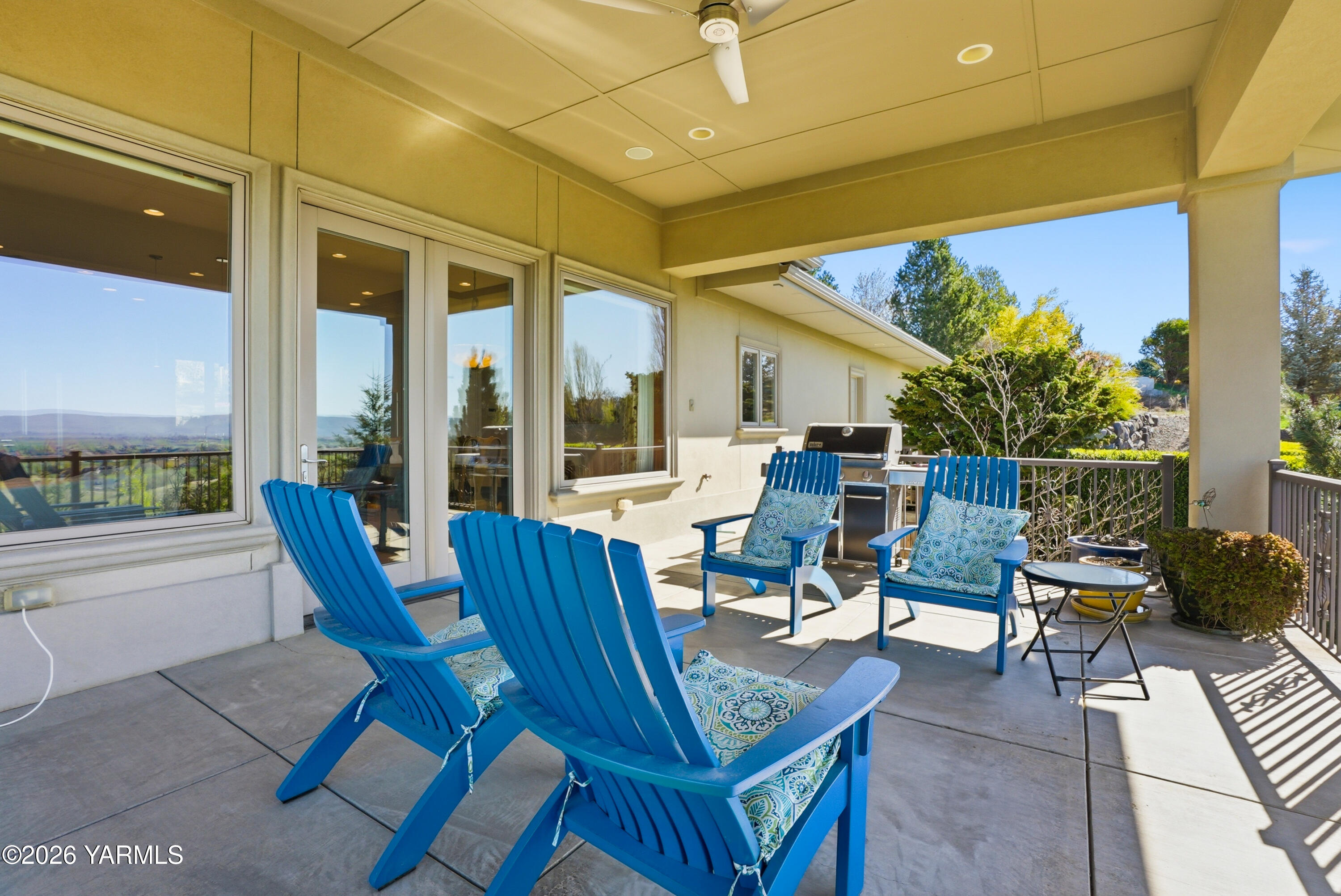 660 Noble Hill Road Yakima, WA 98908 - Photo 46 of 63 a outdoor space with patio couch and wooden floor