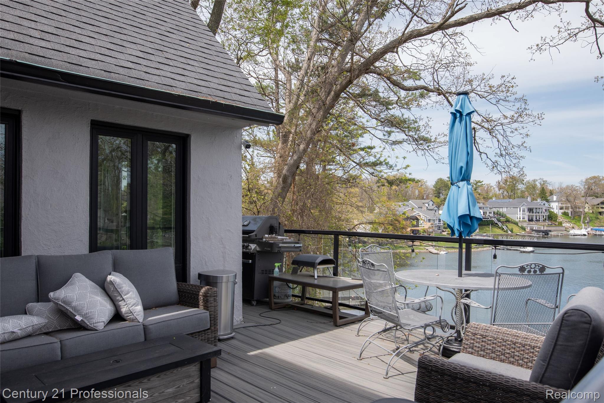 910 West Pine Tree Road West Lake Orion, MI 48362 - Photo 7 of 52 Deck featuring a grill and outdoor lounge area