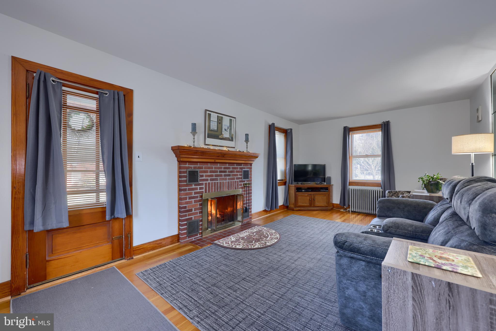 1240 Colebrook Road Lebanon, PA 17042 - Photo 20 of 40 Large living room
