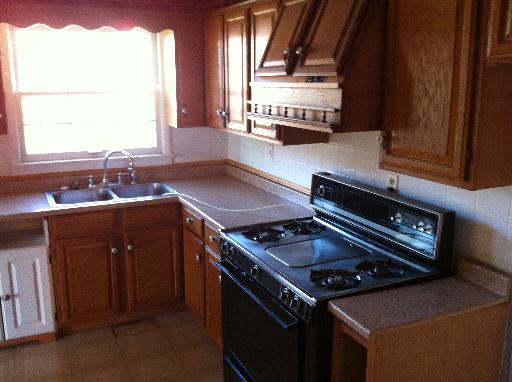 23 Woodcliff Road Montgomery, IL 60538 - Photo 5 of 16 a kitchen with a stove a sink and a microwave