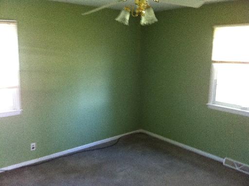 23 Woodcliff Road Montgomery, IL 60538 - Photo 9 of 16 a small space with a window