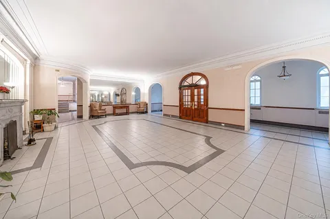 $775,000 | 7615 35th Avenue, Unit 4E | Jackson Heights