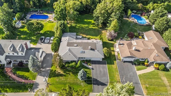 $1,699,999 | 18 Hickman Street, Syosset, NY 11791