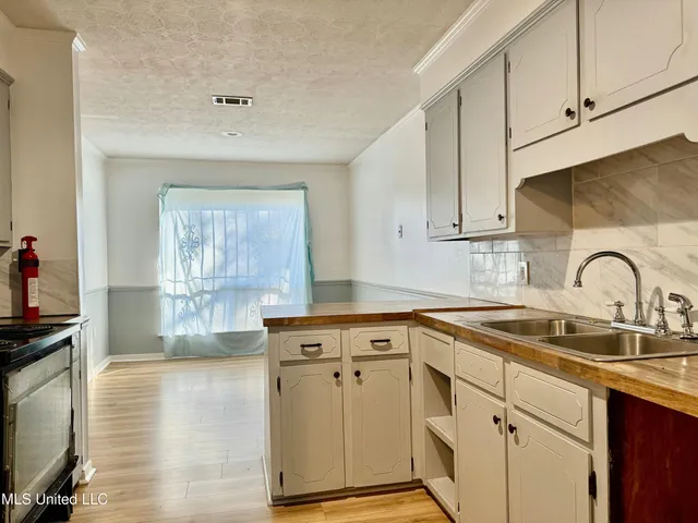 $133,000 | 123 Fairoaks Drive, Jackson, MS 39212