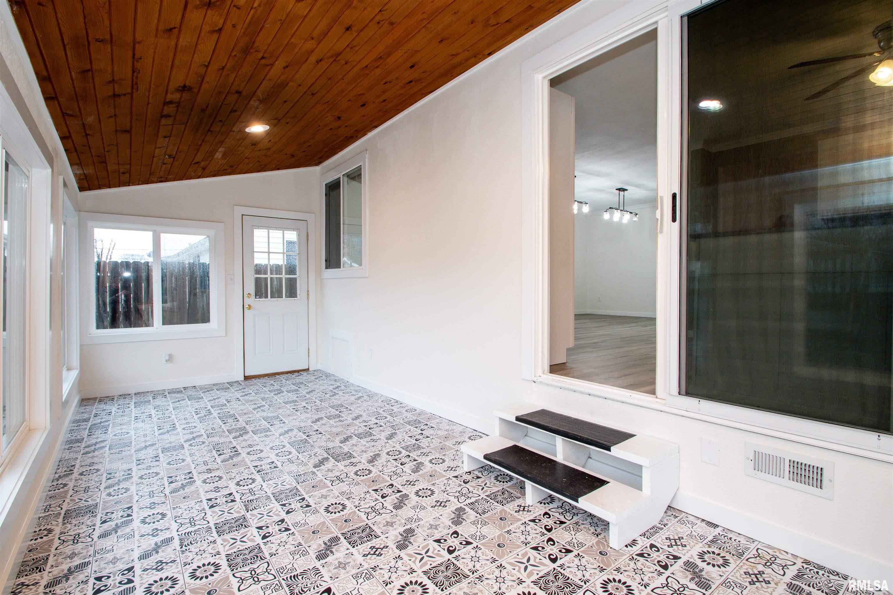625 North Tower Road Peoria, IL 61604 - Photo 6 of 36 Gallery Image 6