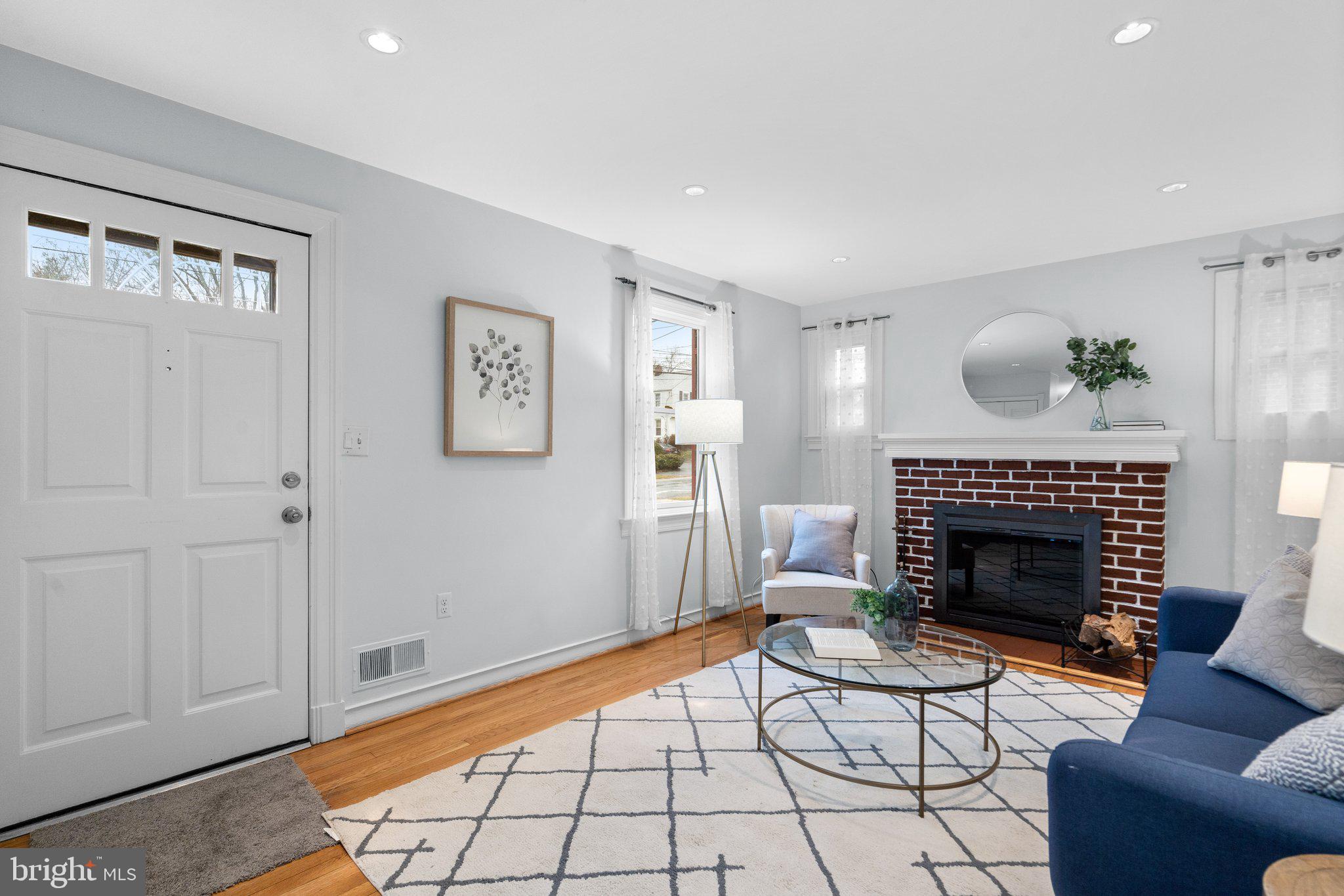 9930 Moss Avenue Silver Spring, MD 20901 - Photo 5 of 28 Gallery Image 5