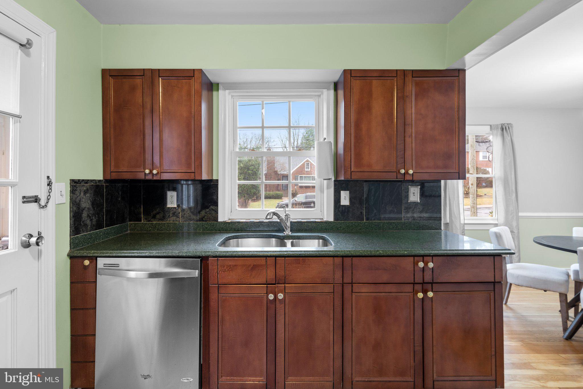 9930 Moss Avenue Silver Spring, MD 20901 - Photo 10 of 28 Gallery Image 10