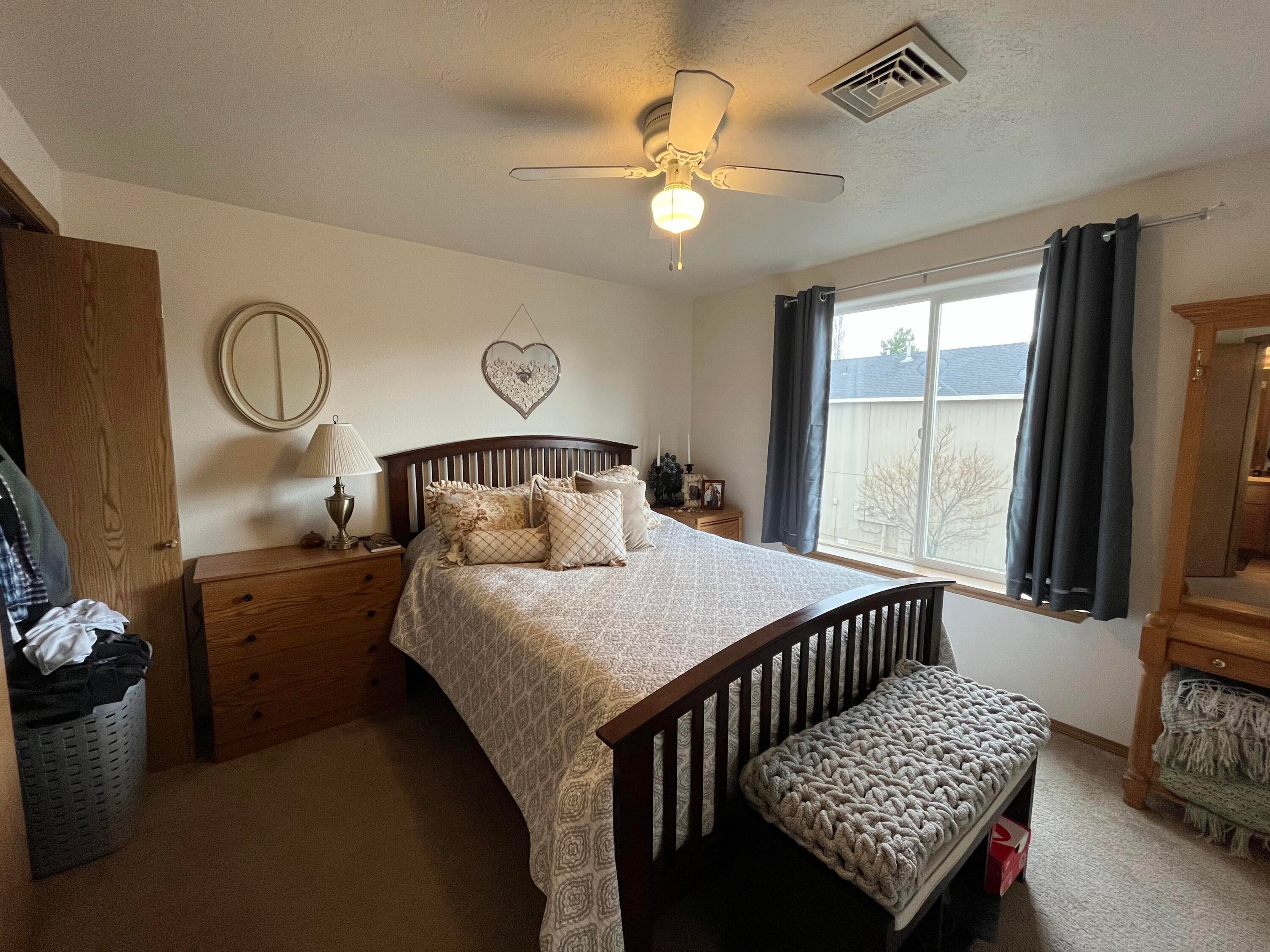 1440 Southwest 16th Street Redmond, OR 97756 - Photo 21 of 30 Second bedroom, at the front upstairs.