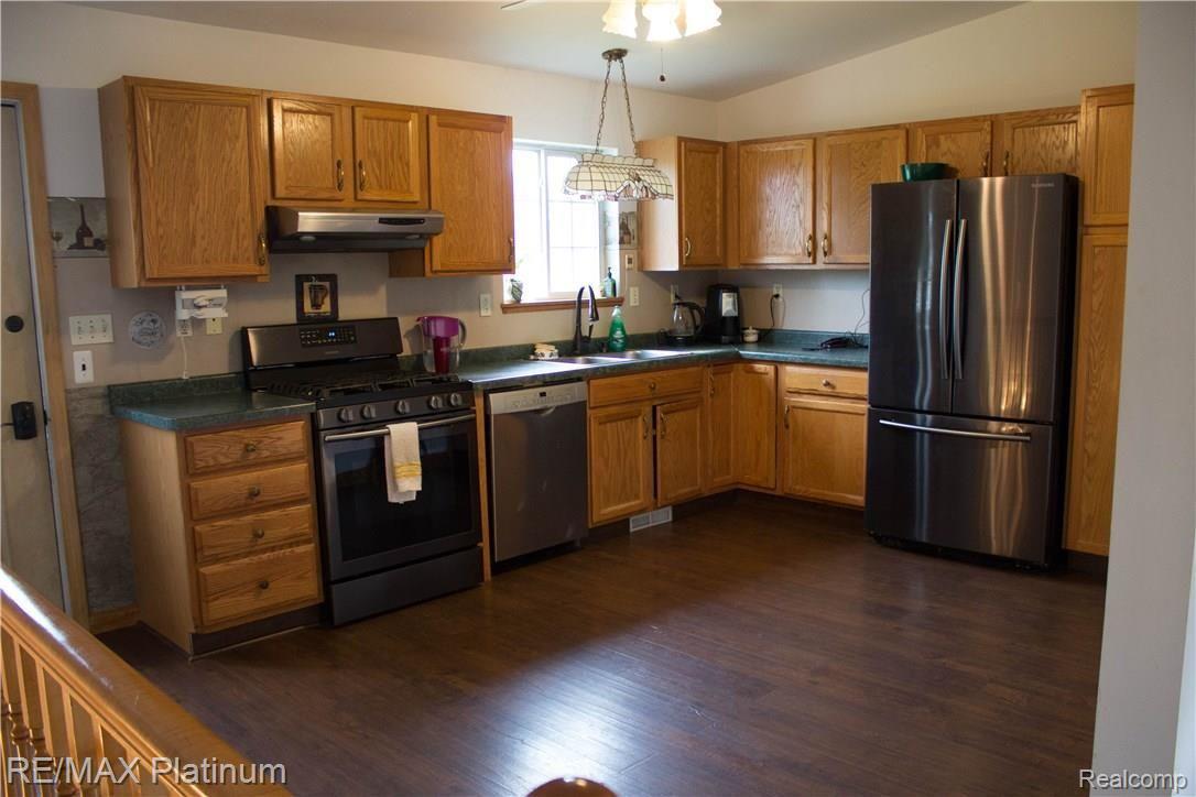 5761 Milett Road Fowlerville, MI 48836 - Photo 8 of 30 kitchen.jpg