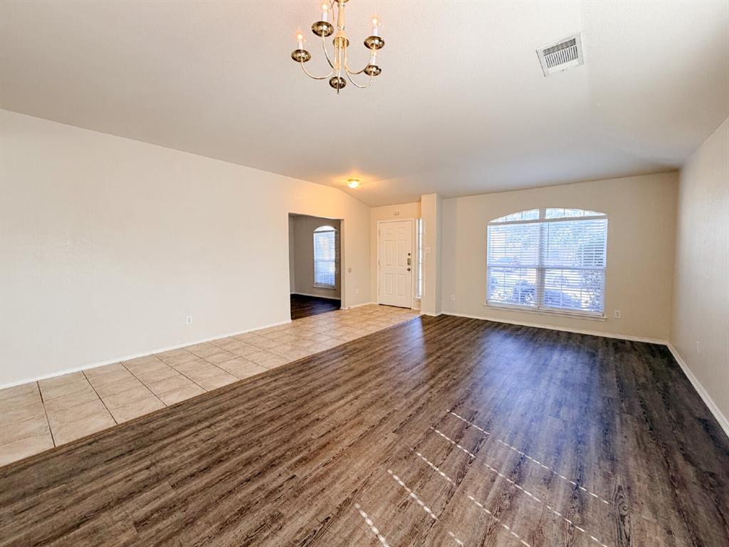 5353 Freestone Drive Grand Prairie, TX 75052 - Photo 11 of 36