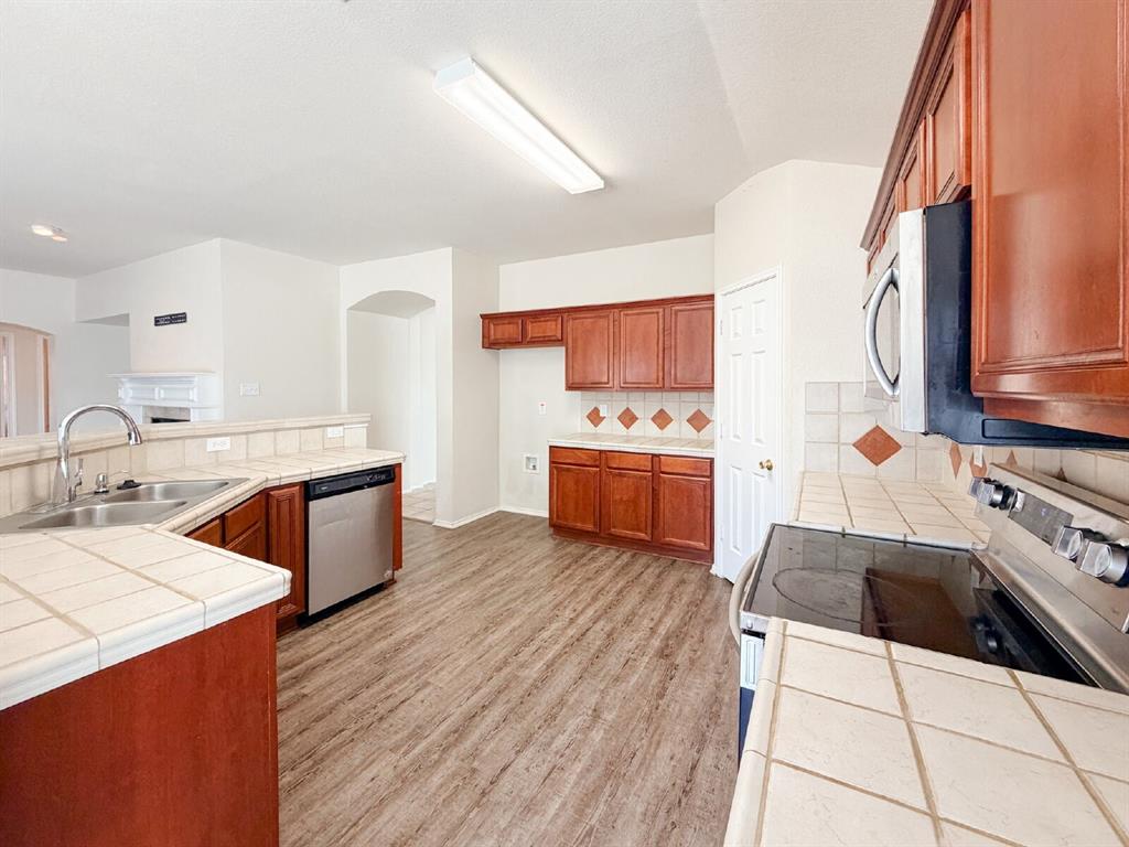 5353 Freestone Drive Grand Prairie, TX 75052 - Photo 14 of 36