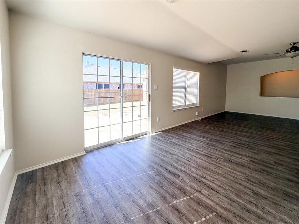 5353 Freestone Drive Grand Prairie, TX 75052 - Photo 15 of 36