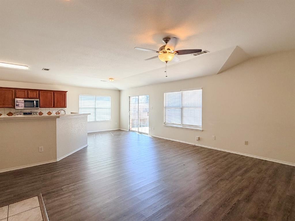 5353 Freestone Drive Grand Prairie, TX 75052 - Photo 20 of 36