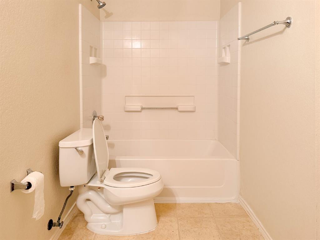 5353 Freestone Drive Grand Prairie, TX 75052 - Photo 32 of 36