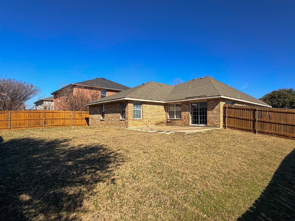 5353 Freestone Drive Grand Prairie, TX 75052 - Photo 34 of 36