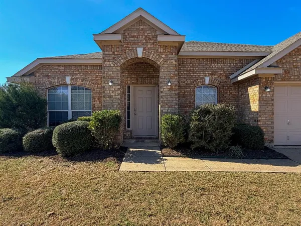 $2,495 | 5353 Freestone Drive, Grand Prairie, TX 75052