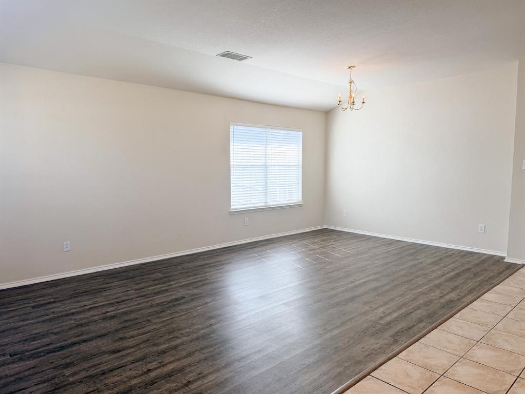 5353 Freestone Drive Grand Prairie, TX 75052 - Photo 6 of 36