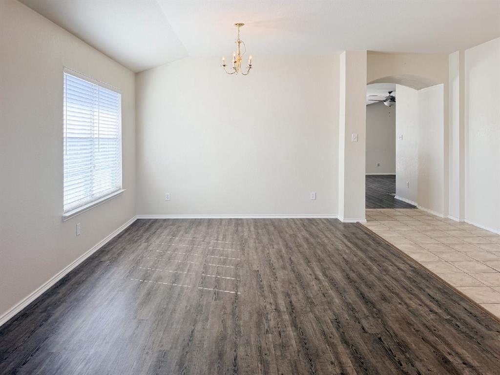 5353 Freestone Drive Grand Prairie, TX 75052 - Photo 10 of 36