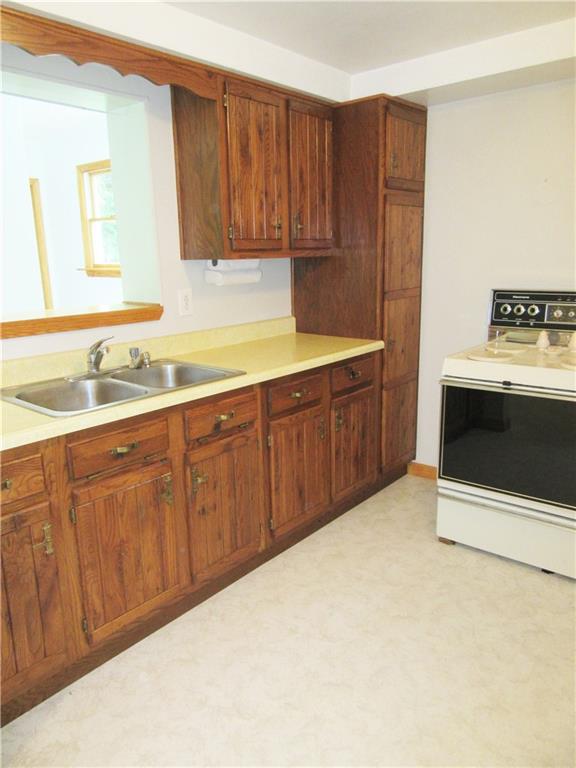 176 Florence Road New Brighton, PA 15066 - Photo 5 of 25 Gallery Image 5
