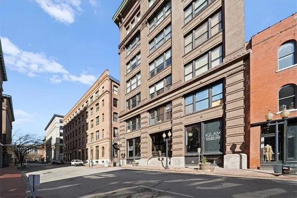 $199,000 | 715 May Street, Unit 327, Kansas City, MO 64105