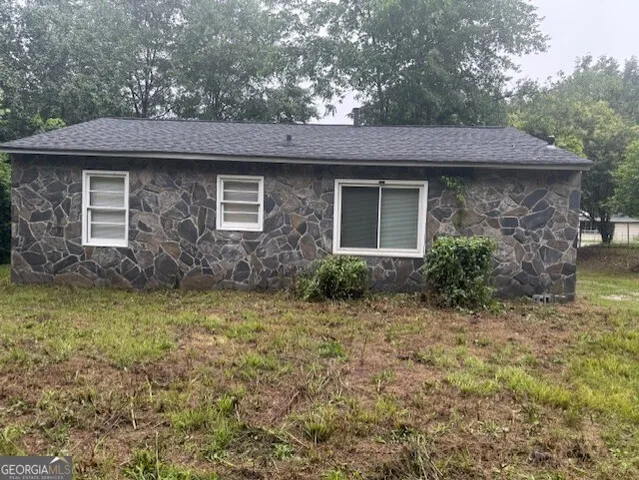 a front view of house with yard