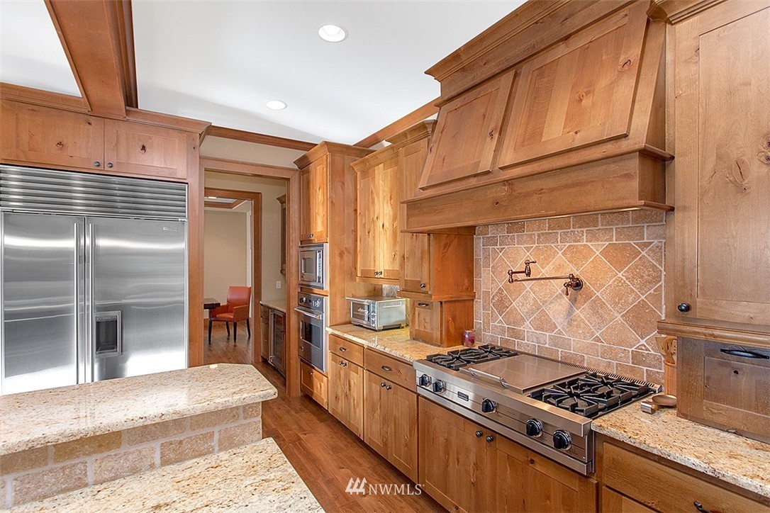 8910 178th Place Southwest Edmonds, WA 98026 - Photo 5 of 25 Gallery Image 5