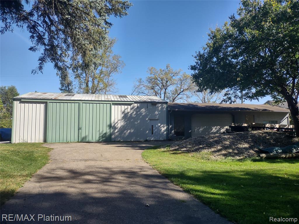 22550 Chubb Road Northville, MI 48167 - Photo 18 of 40 Gallery Image 18