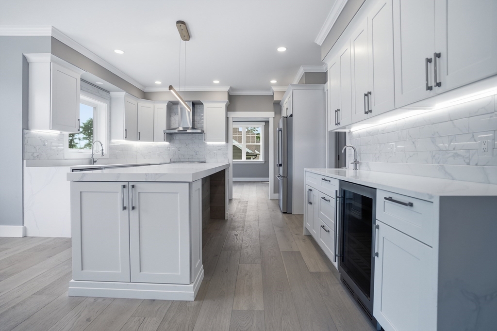 18 Magnolia Road Natick, MA 01760 - Photo 6 of 39