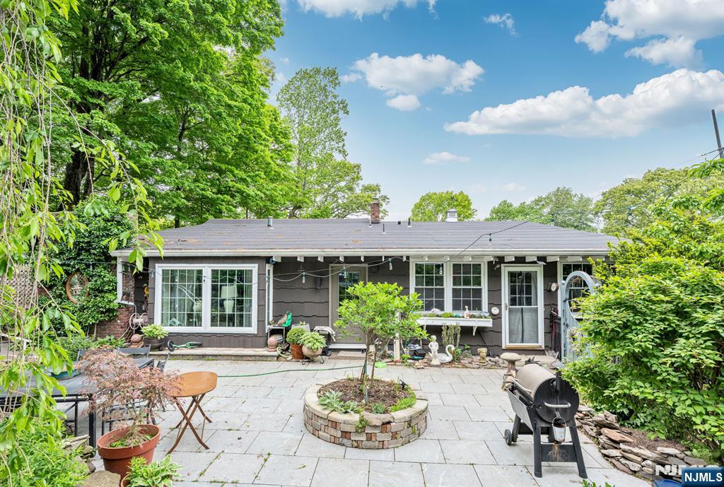 596 Wyckoff Avenue Mahwah, NJ 07430 - Photo 19 of 29