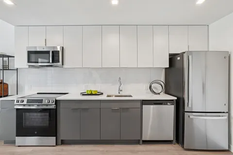 $2,253 | 179 Academy Street, Unit 200, Jersey City, NJ 07306