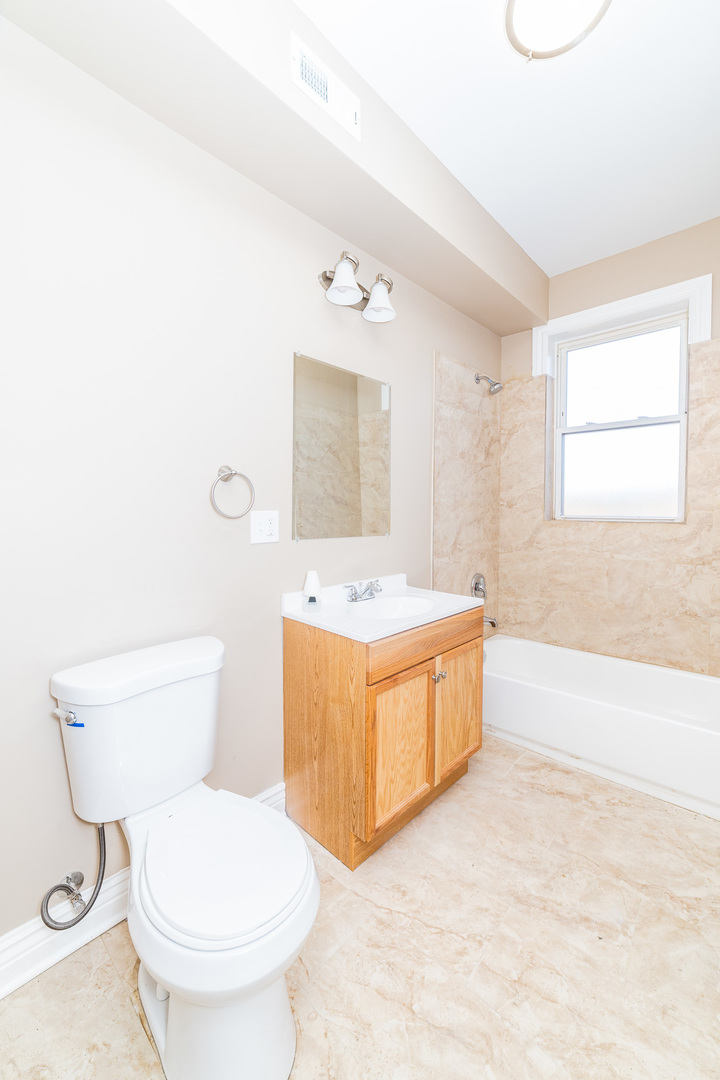 7122 South Normal Boulevard Chicago, IL 60621 - Photo 10 of 20