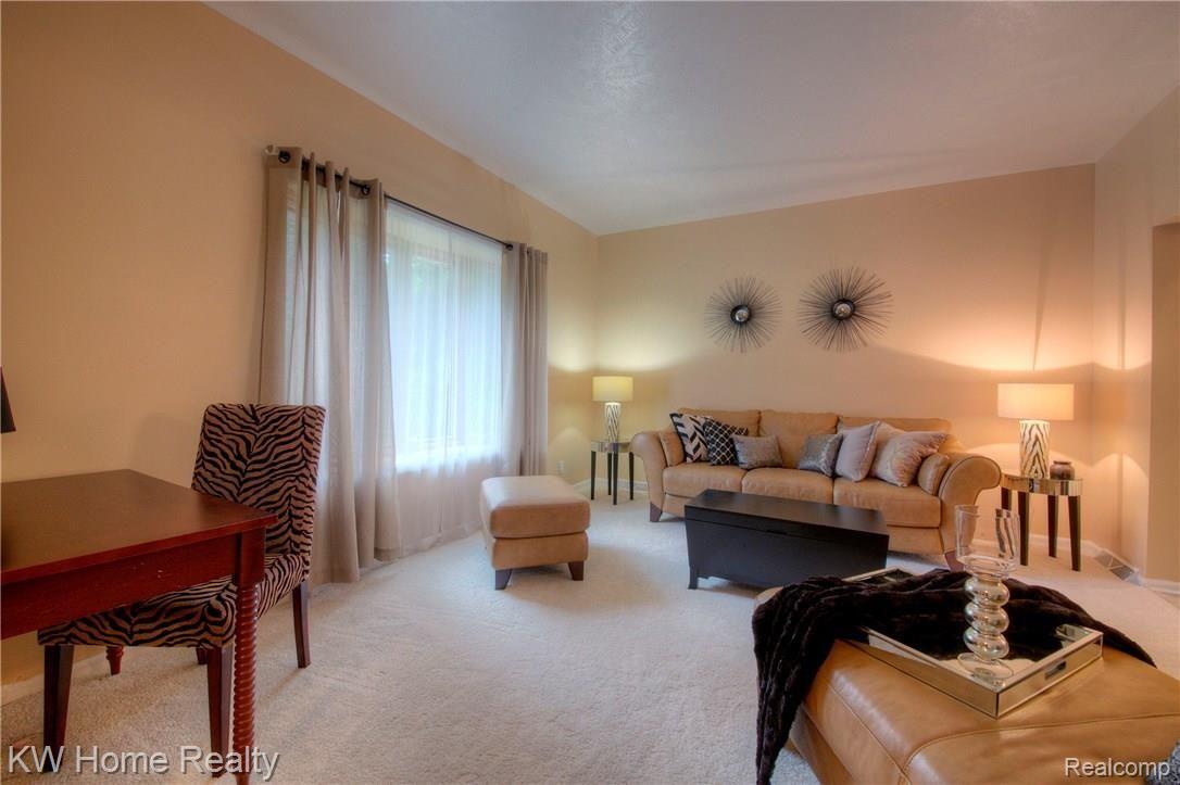 23903 Berg Road Southfield, MI 48033 - Photo 8 of 55 930A1009_10_11.jpg