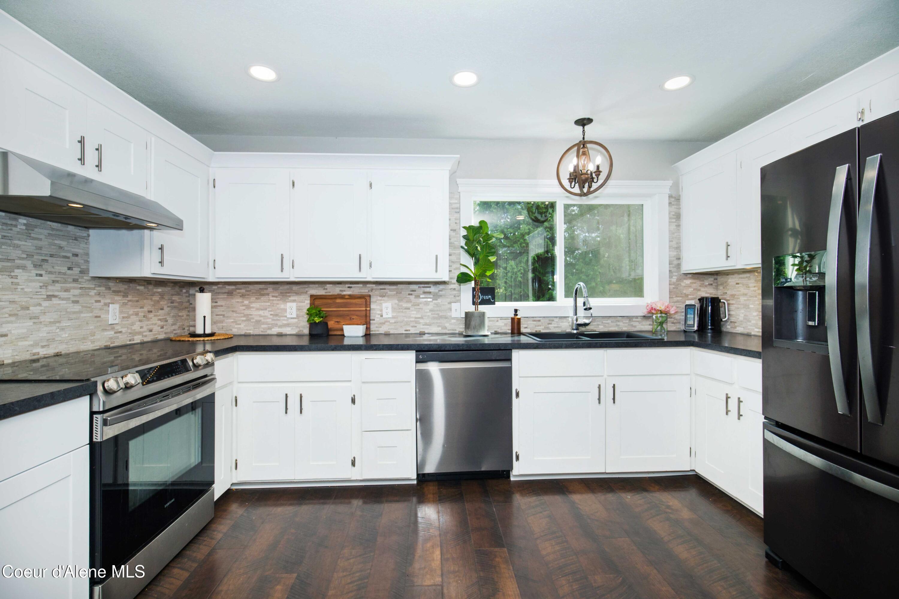 41 Pinecone Road Sandpoint, ID 83864 - Photo 4 of 61 41PR_29