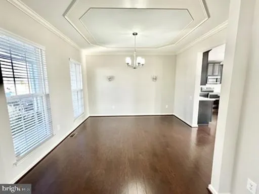 en empty room with windows and ceiling fan