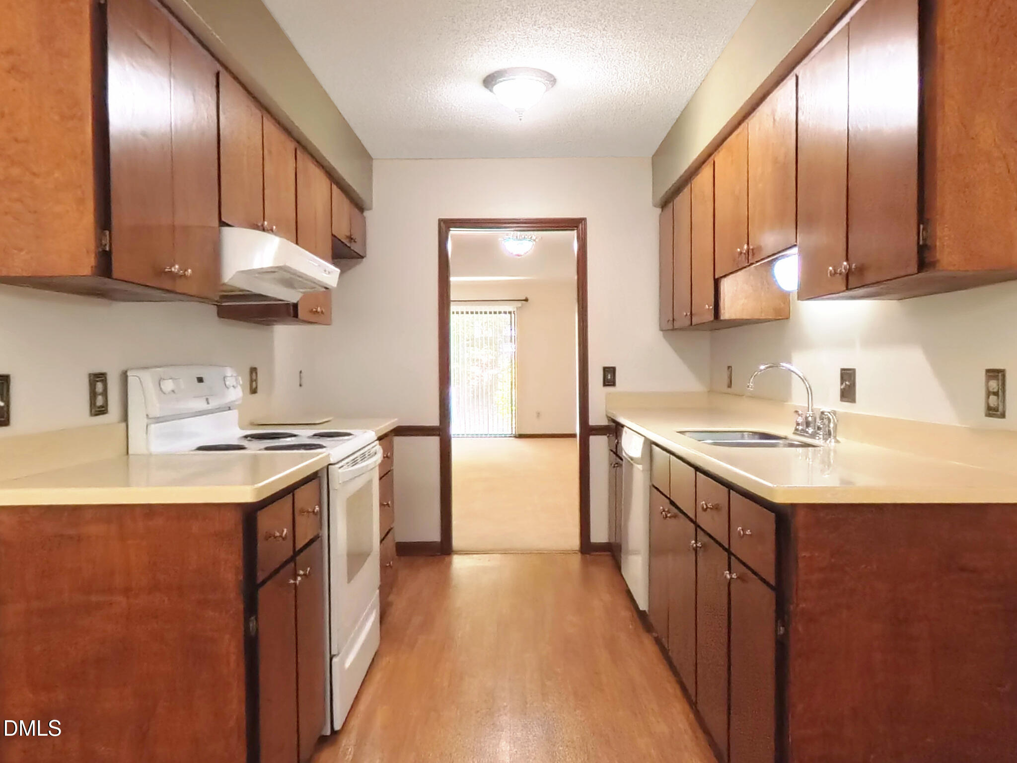 5867 Branchwood Road Raleigh, NC 27609 - Photo 4 of 16 5867 Branchwood Kitchen 1