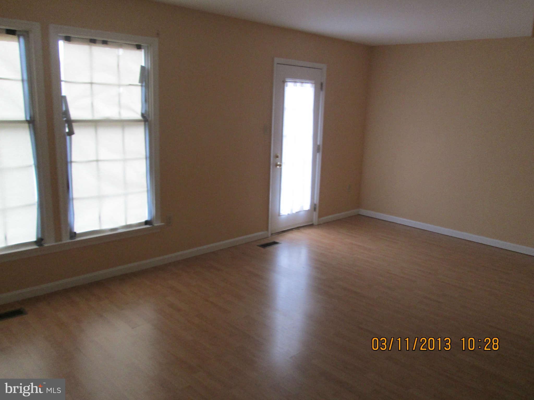 2403 Prentice Court Frederick, MD 21702 - Photo 6 of 20 Living Room