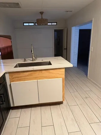 $1,600 | 2615 East Grandview Road, Phoenix, AZ 85032