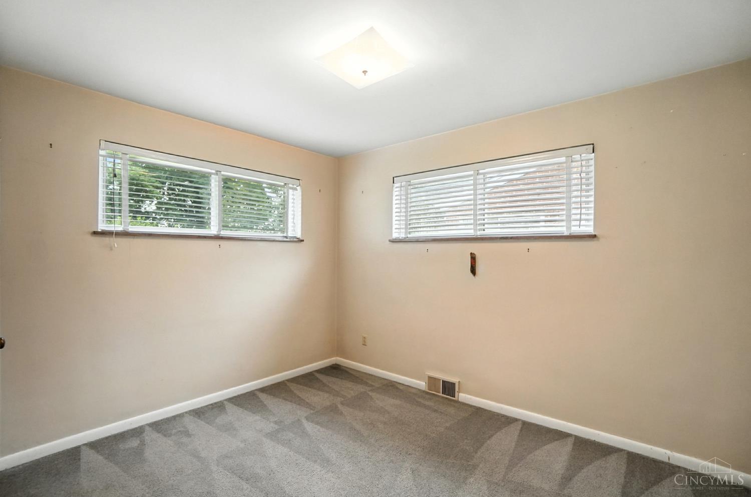 570 Rentz Place Cincinnati, OH 45238 - Photo 15 of 30 Gallery Image 15