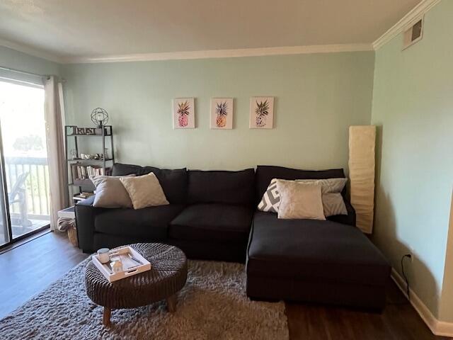 1481 Center St Extension, Unit 207 Mount Pleasant, SC 29464 - Photo 3 of 27 IMG_2948