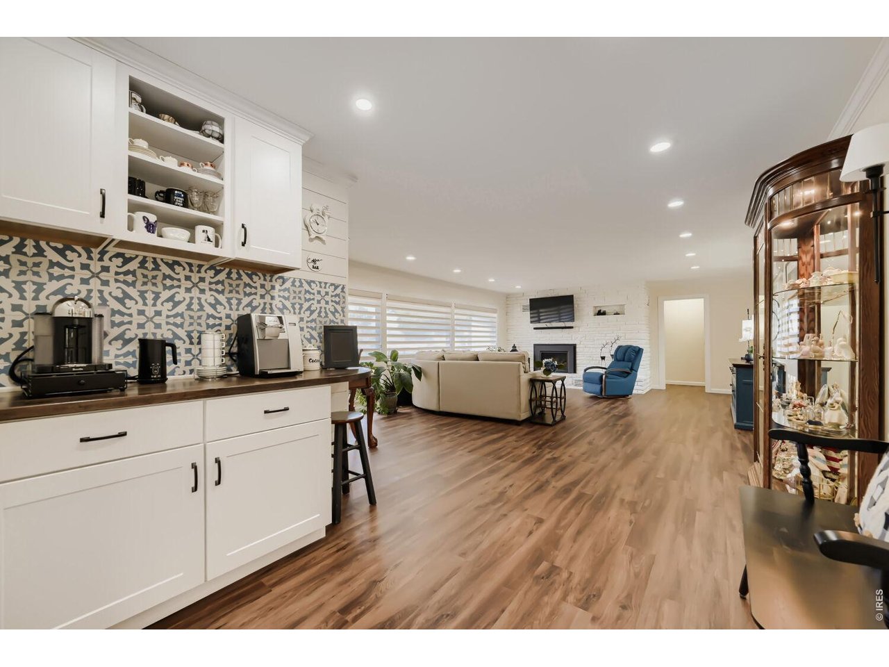 8438 Hygiene Road Longmont, CO 80503 - Photo 21 of 49 Coffee Bar and Living Room