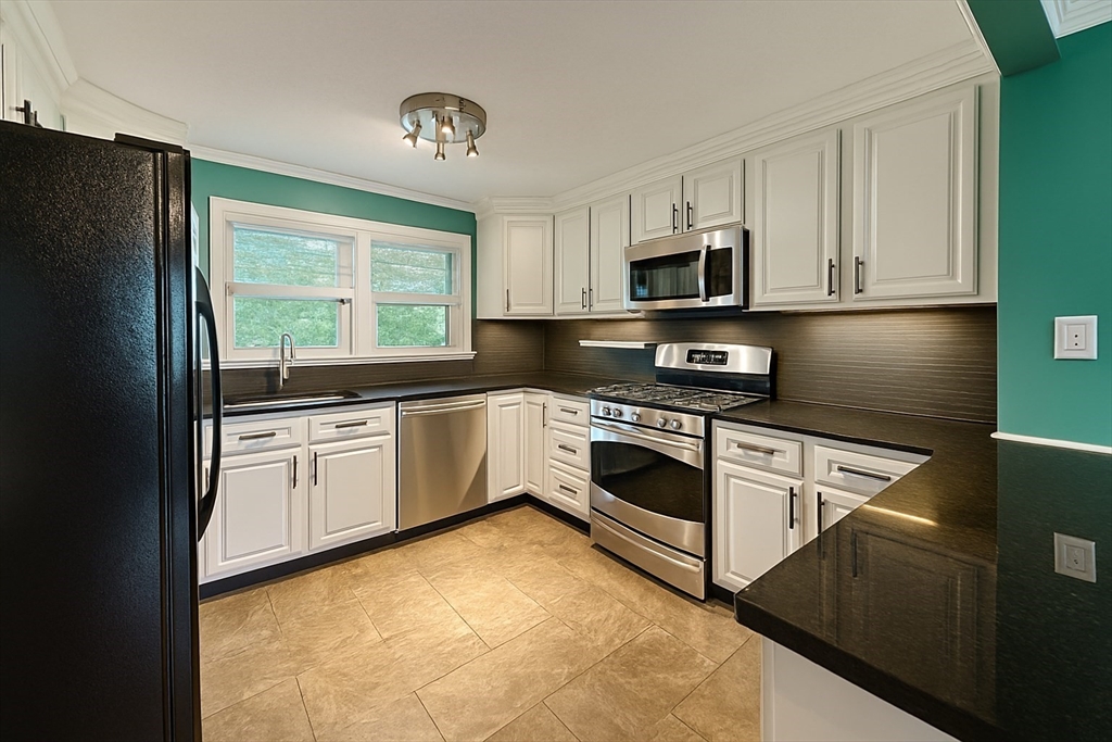 129 Lake Street Waltham, MA 02451 - Photo 13 of 39