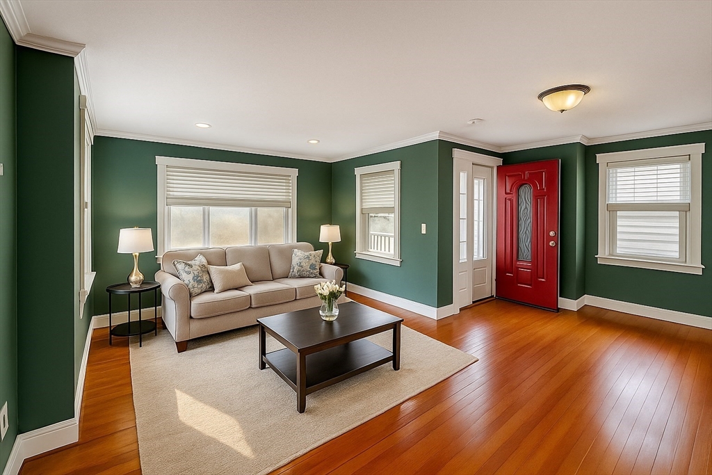 129 Lake Street Waltham, MA 02451 - Photo 4 of 39