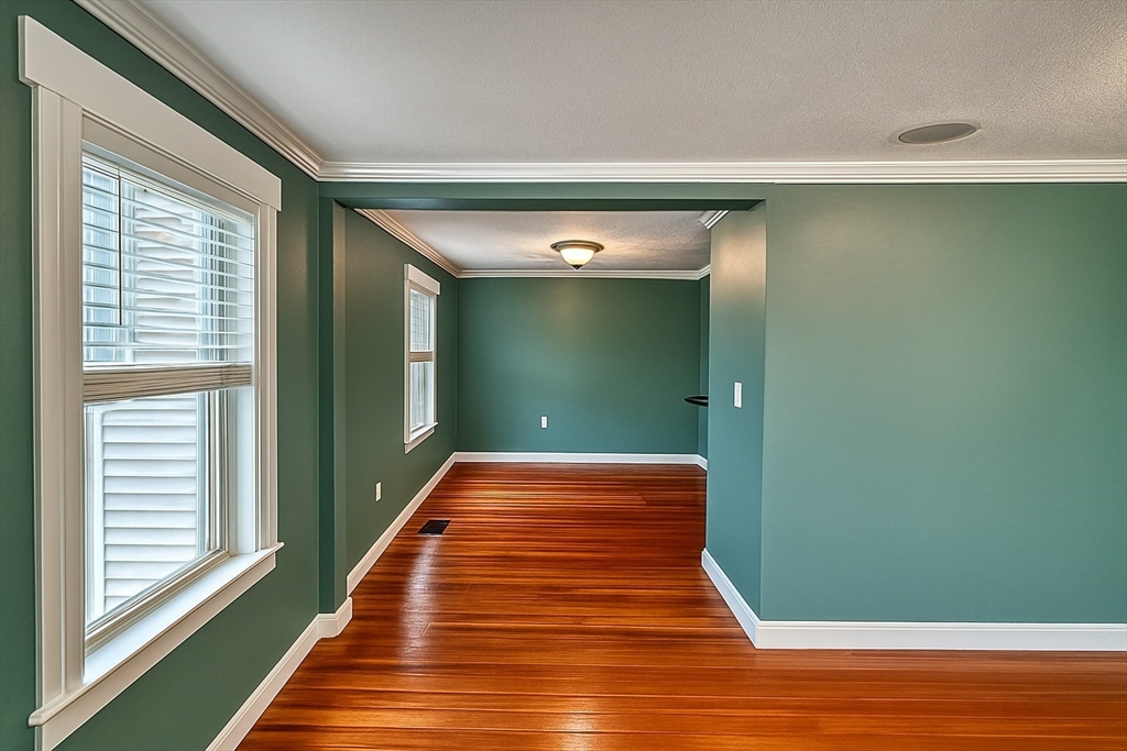 129 Lake Street Waltham, MA 02451 - Photo 8 of 39