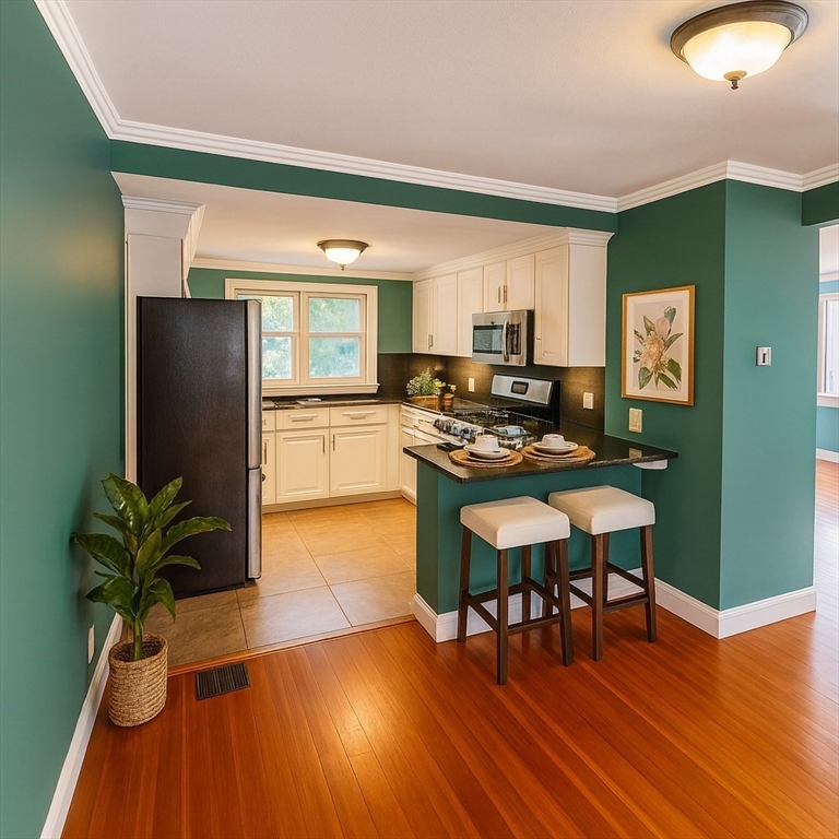 129 Lake Street Waltham, MA 02451 - Photo 10 of 39