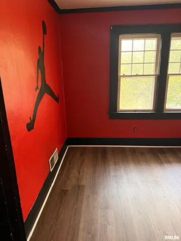 $69,000 | 210 West Lincoln Street, Harrisburg, IL 62946