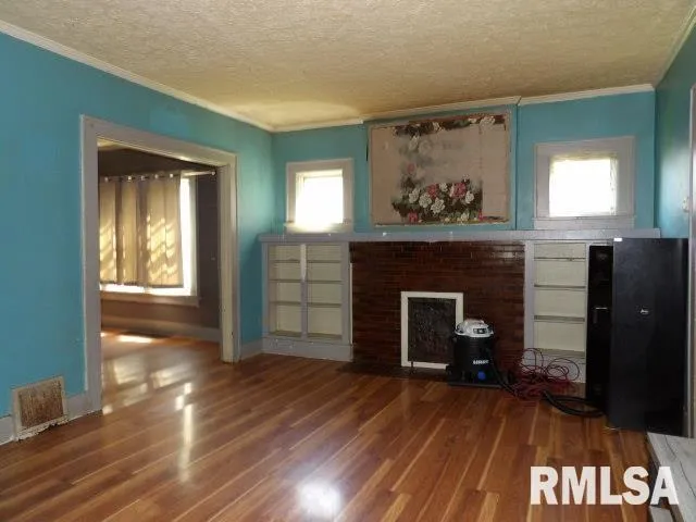 $69,000 | 210 West Lincoln Street, Harrisburg, IL 62946