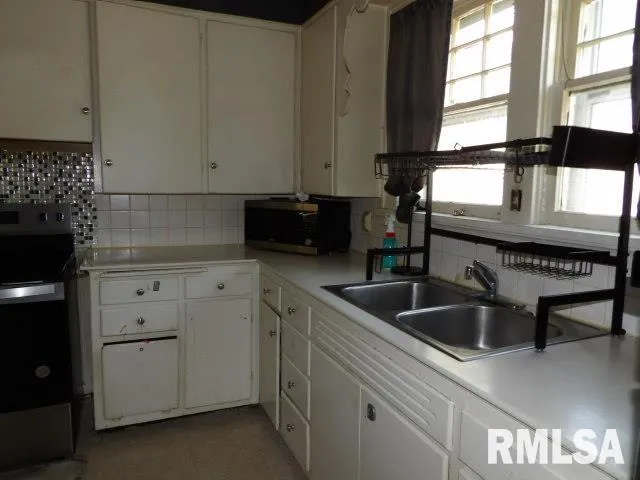 $69,000 | 210 West Lincoln Street, Harrisburg, IL 62946