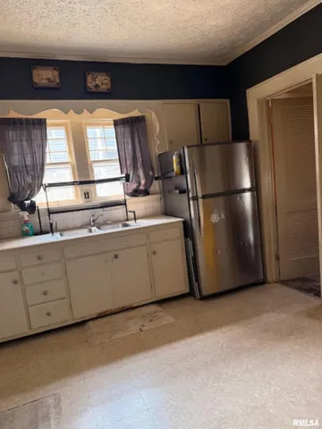 $69,000 | 210 West Lincoln Street, Harrisburg, IL 62946