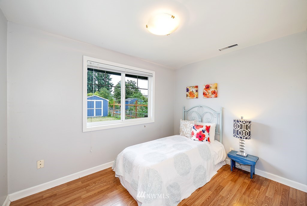3525 Northeast 10th Street Renton, WA 98056 - Photo 12 of 19